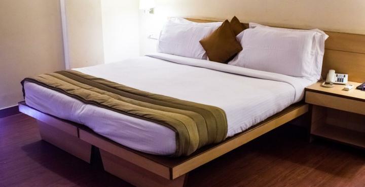 Hotel Phoenix Koregaon Park Pune Eksteriør billede