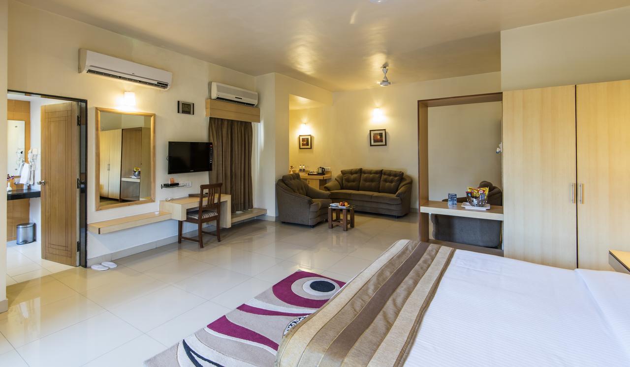 Hotel Phoenix Koregaon Park Pune Eksteriør billede