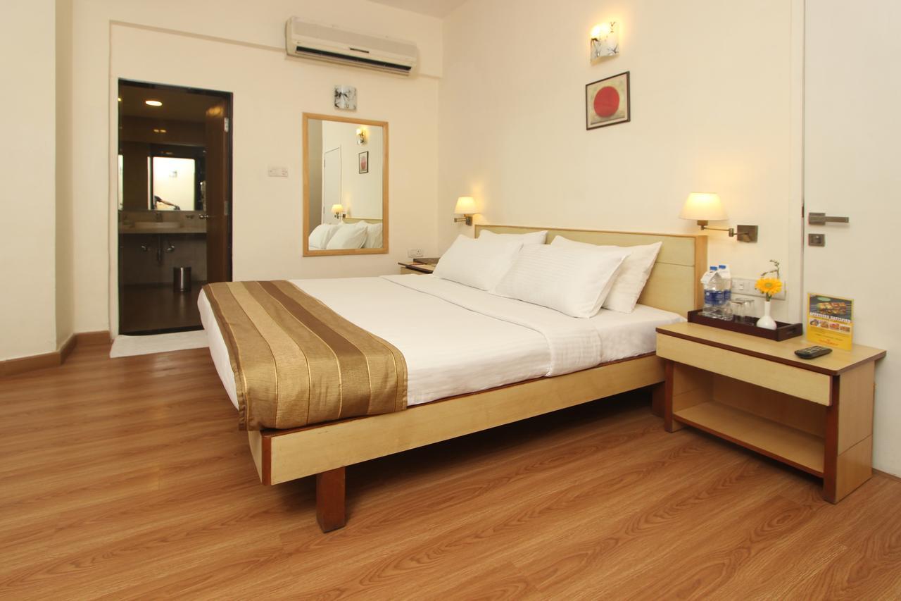 Hotel Phoenix Koregaon Park Pune Eksteriør billede
