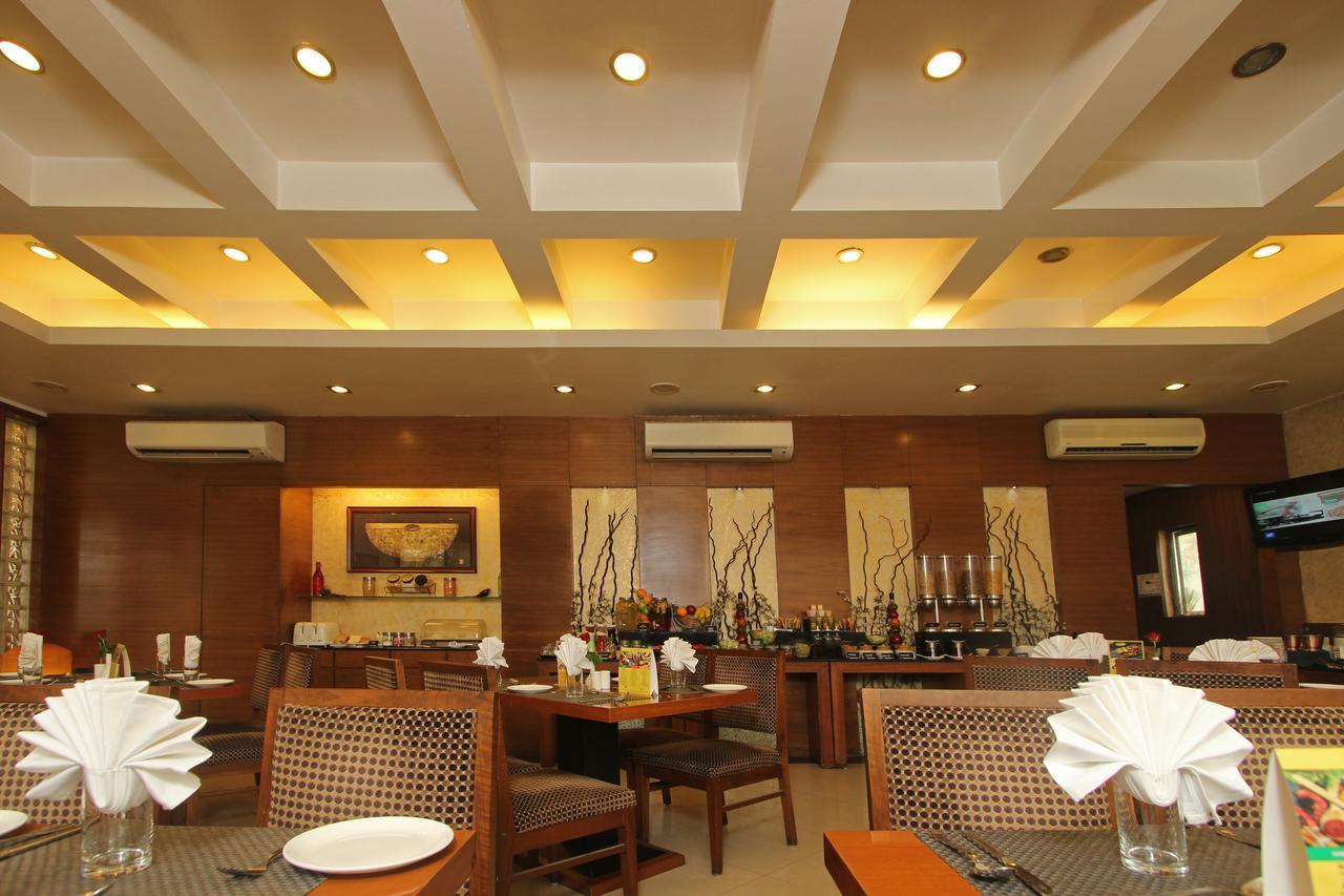 Hotel Phoenix Koregaon Park Pune Eksteriør billede