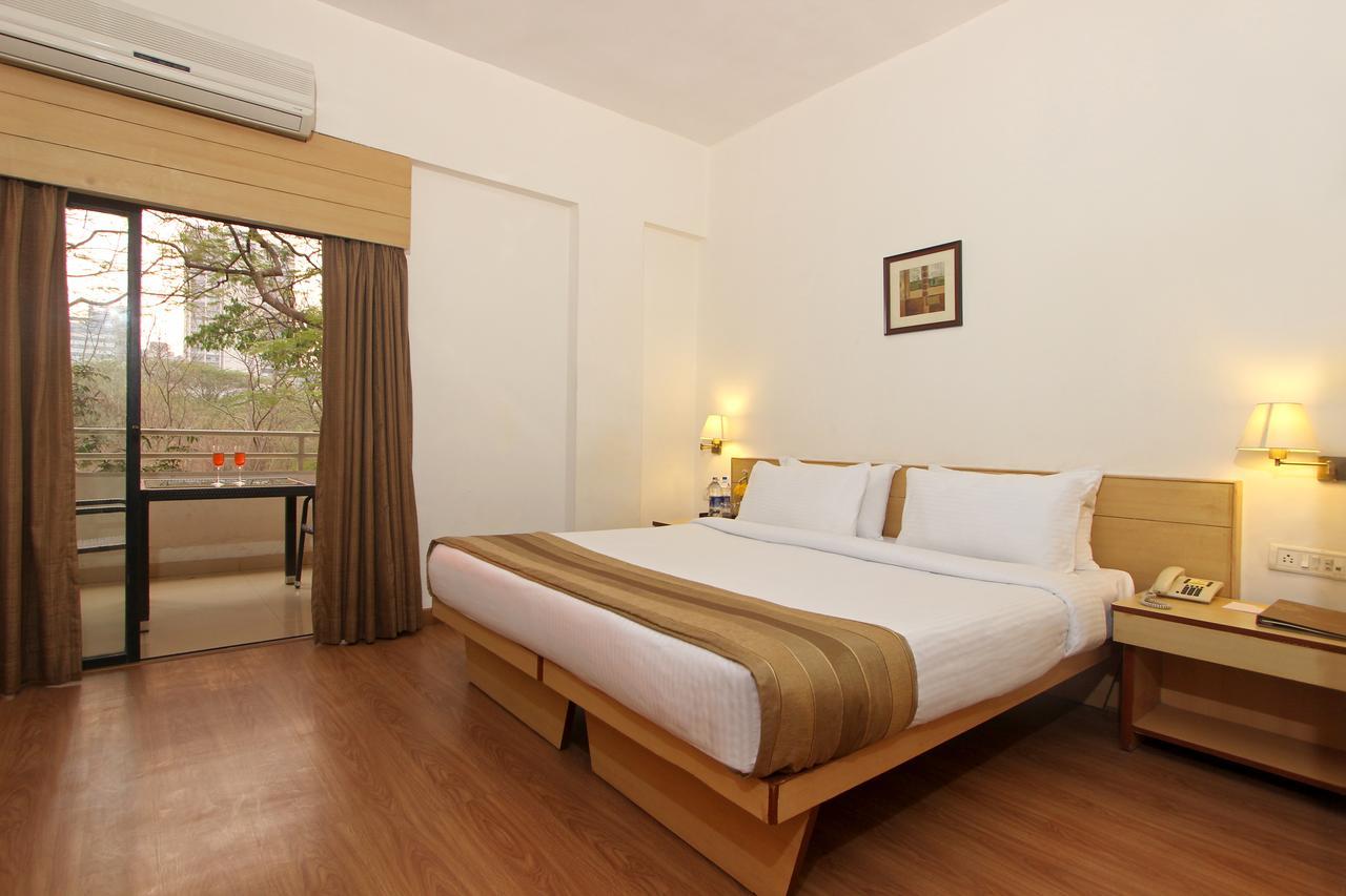 Hotel Phoenix Koregaon Park Pune Eksteriør billede