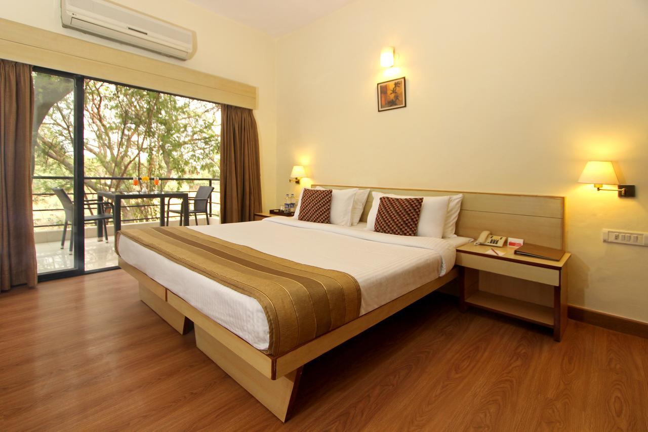 Hotel Phoenix Koregaon Park Pune Eksteriør billede