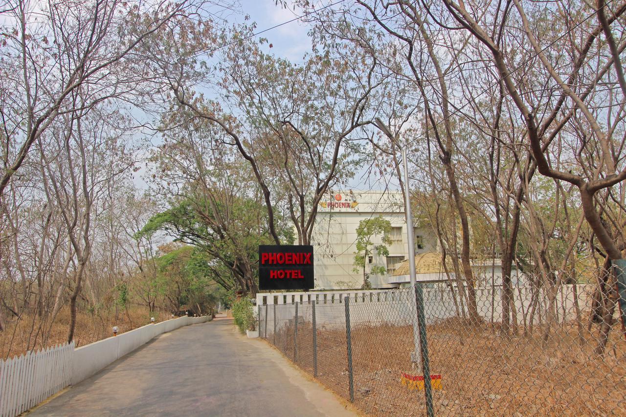 Hotel Phoenix Koregaon Park Pune Eksteriør billede
