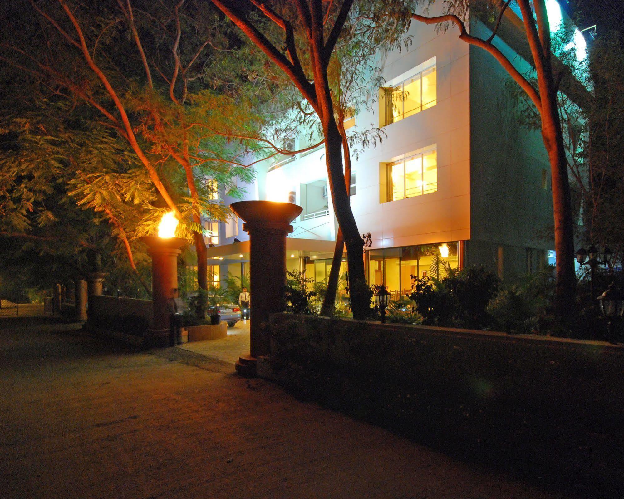 Hotel Phoenix Koregaon Park Pune Eksteriør billede