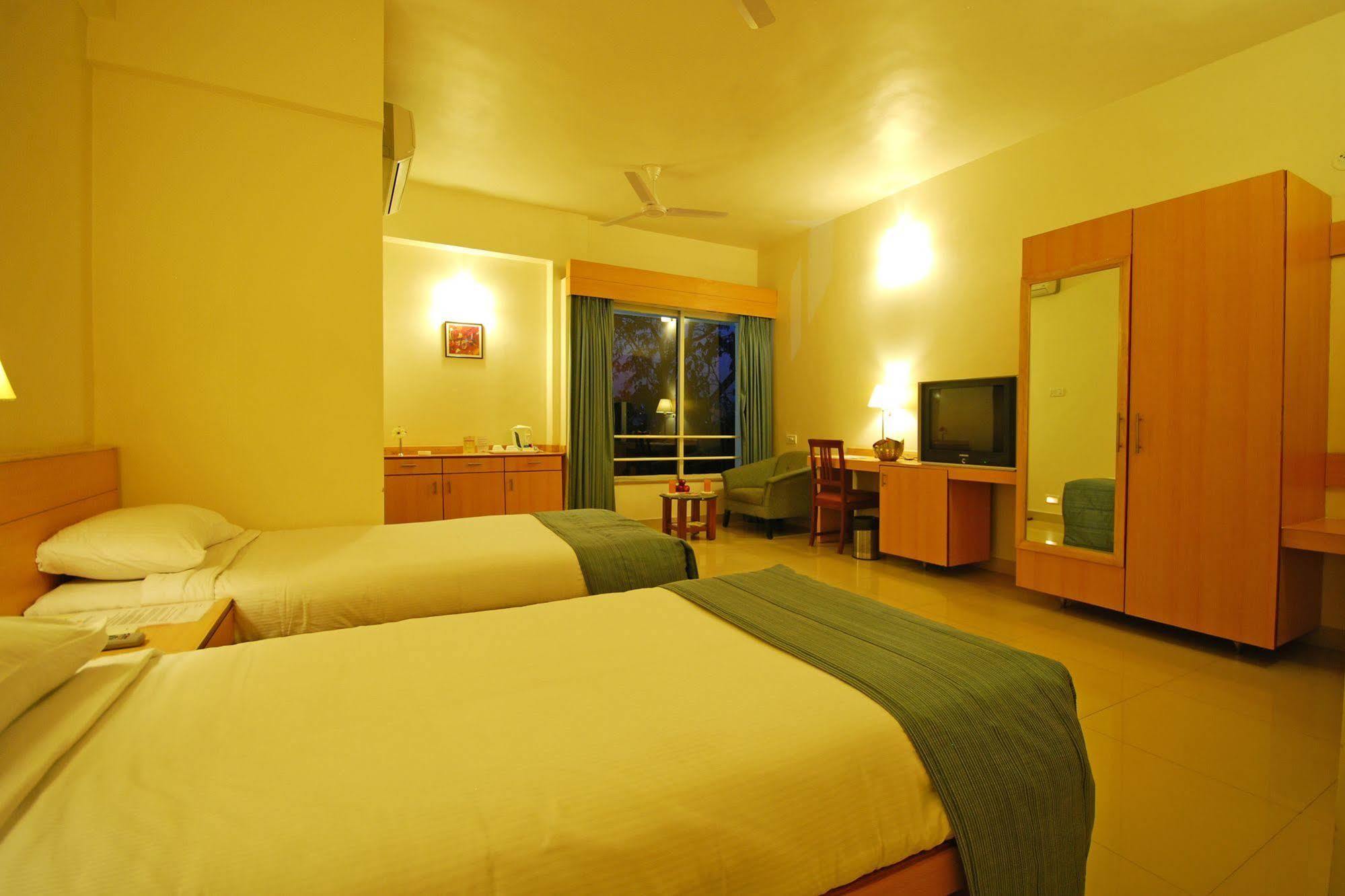 Hotel Phoenix Koregaon Park Pune Eksteriør billede