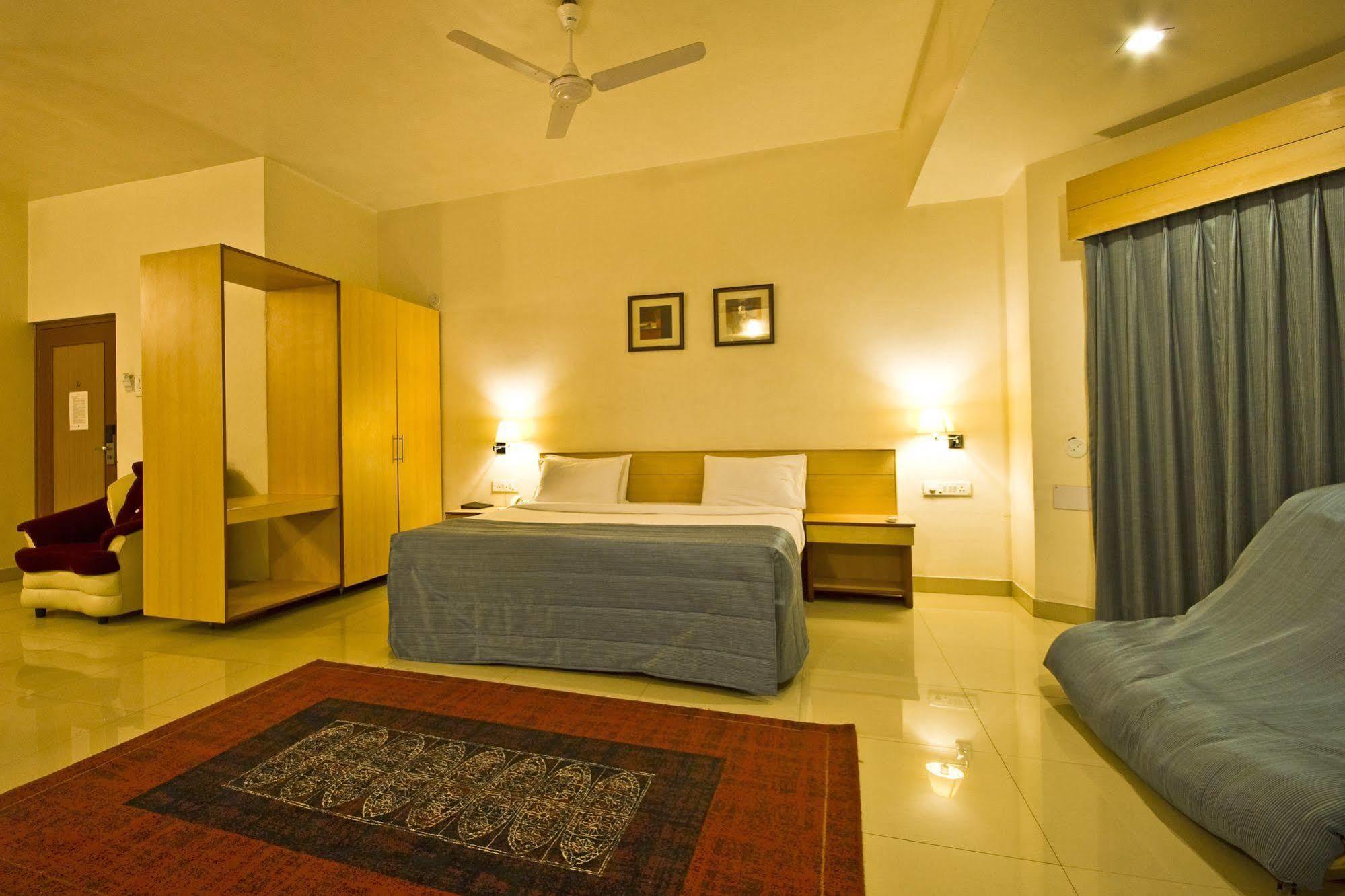 Hotel Phoenix Koregaon Park Pune Eksteriør billede