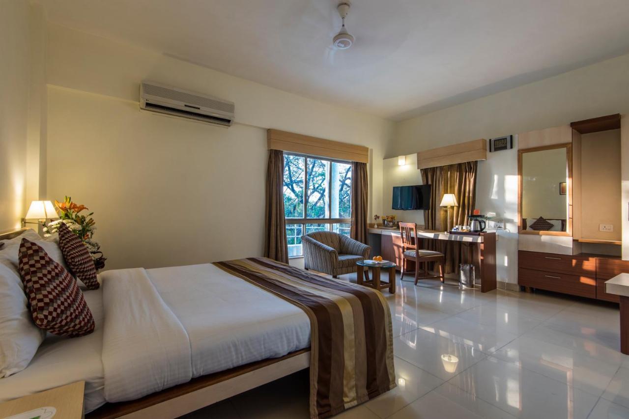 Hotel Phoenix Koregaon Park Pune Eksteriør billede