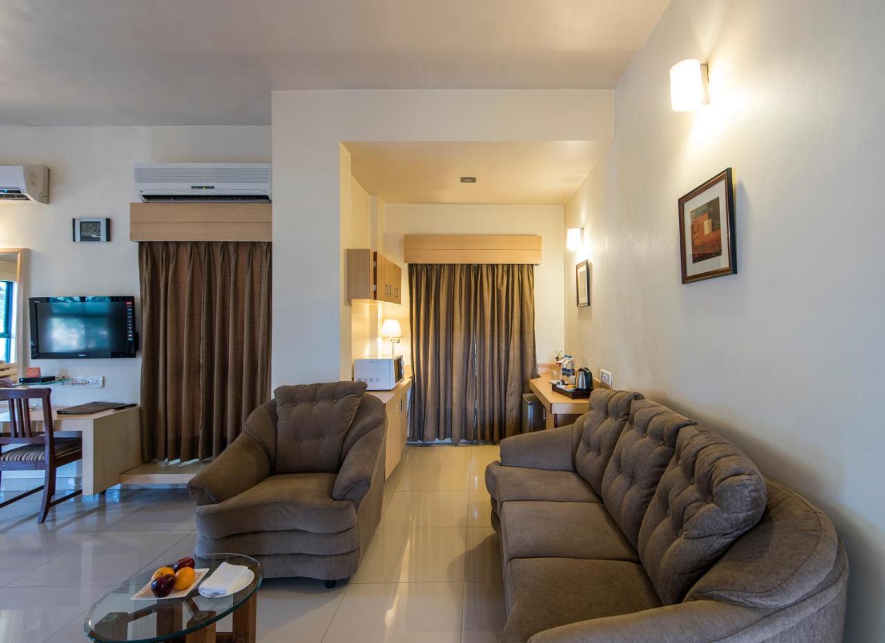 Hotel Phoenix Koregaon Park Pune Eksteriør billede