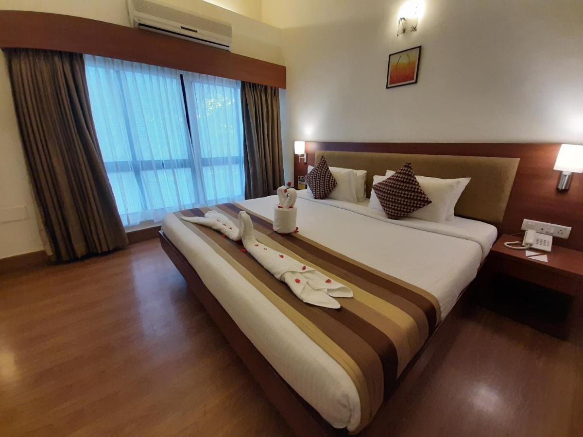 Hotel Phoenix Koregaon Park Pune Eksteriør billede